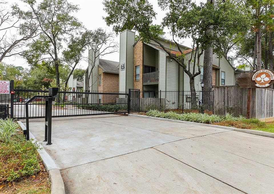 1st image of 17417 Red Oak Dr APT 122