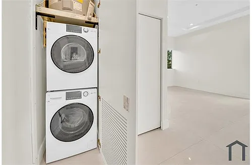 530 SW 11th Ave #102 Photo 1