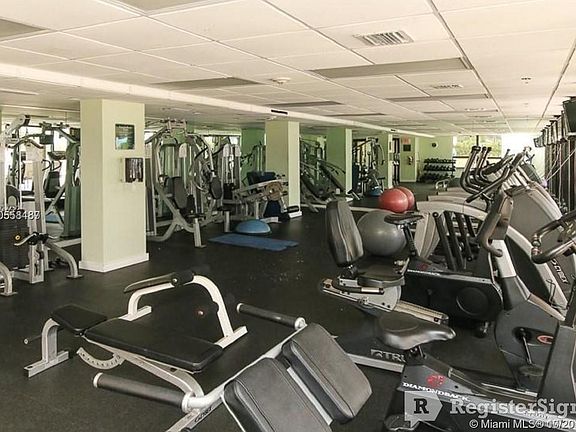 5th image of 10185 Collins Ave #A1420
