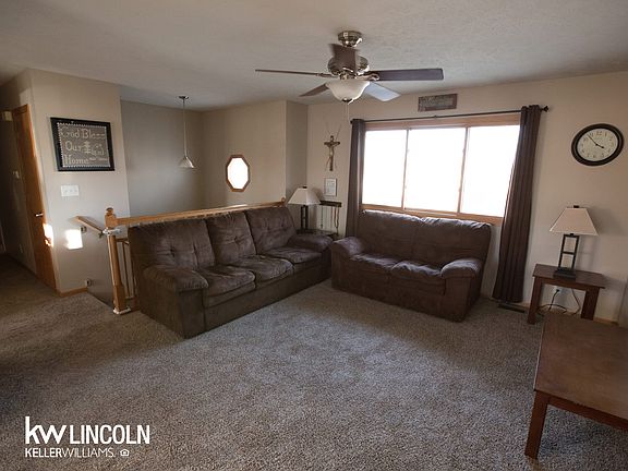 3rd image of 1525 SW 31st St