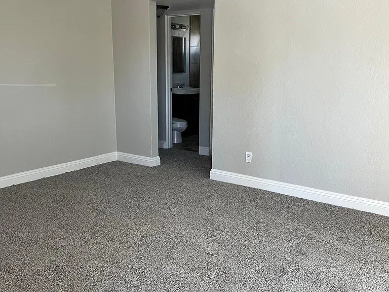 1721 Linden Ave — Photo 15