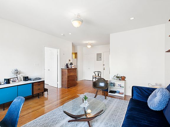4th image of 35 Essex St APT 8B