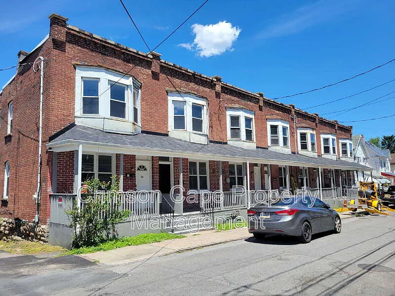 3 bed, 1.0 bath, 1100 sqft, $1,350 — Photo 1