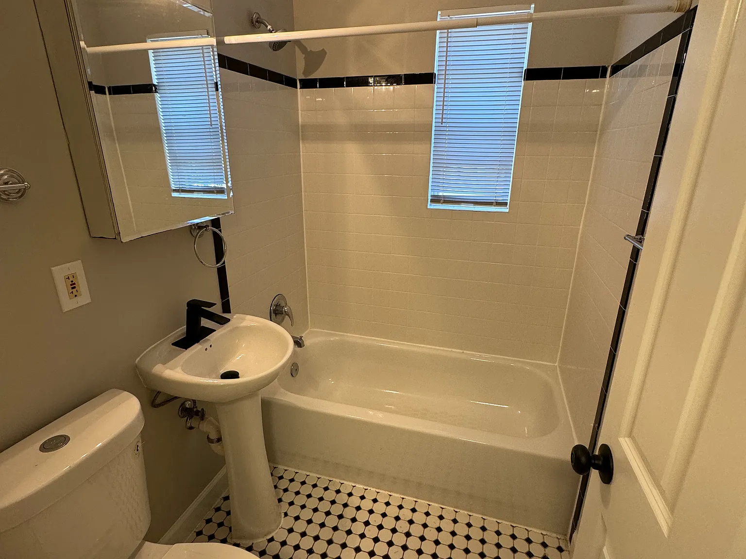 1 bed, 650 sqft, $1,400 — Photo 3