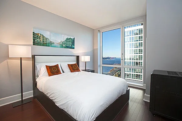 Sold by BLU Real Estate | media 9