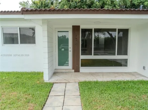 220-220 NW 112th Ter, Miami, FL 33168