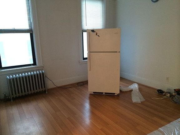5th image of 2758 27th St APT 2F