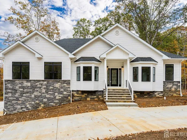 34 Mill Rd, Manalapan, NJ 07726