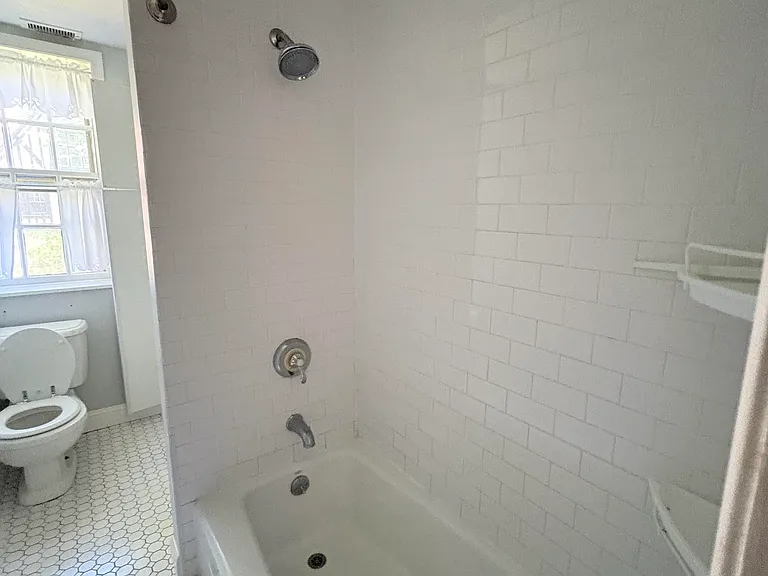 415 City Ave #E2 — Photo 16