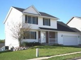 6212 Hillandale Rd, Davenport, IA 52806