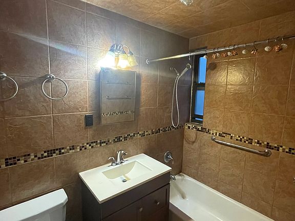 5th image of 534 Graham Ave #15