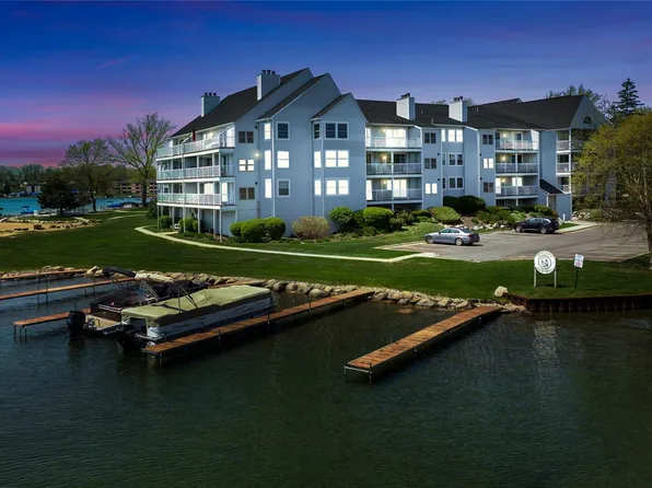 3565 Port Cove Dr APT 69, Waterford, MI 48328