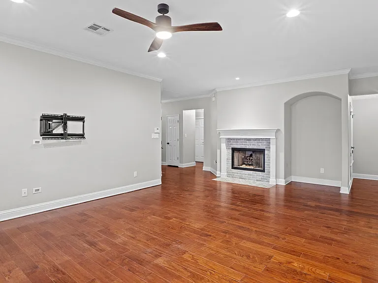 309 Creek Ridge Ln — Photo 8