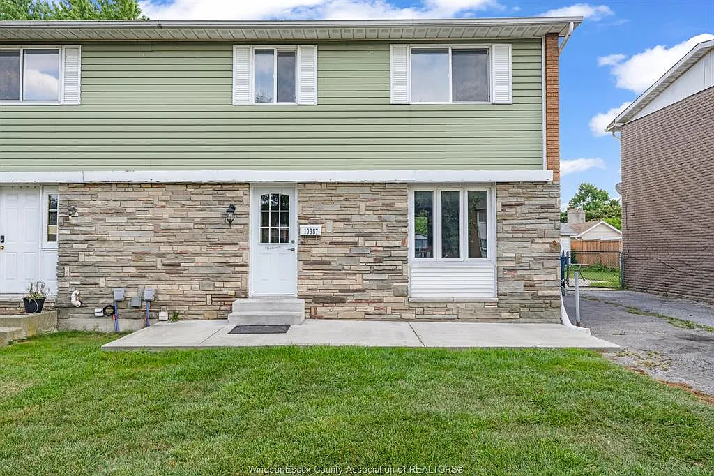 3 bed, 1.5 bath, $2,225 — Photo 1
