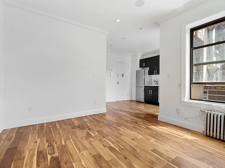 102 Christopher St #6A — Photo 4
