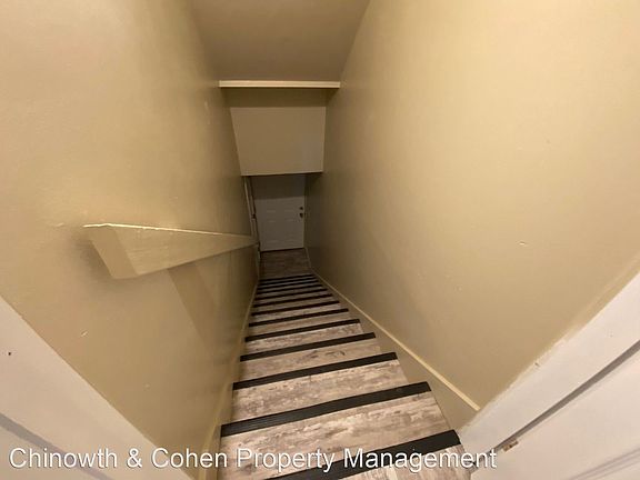 3rd image of 1547 S Knoxville Ave #2