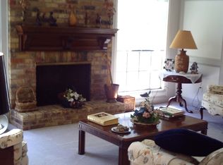 713 N Rivershire Dr, Conroe, TX 77304