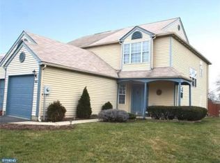 8 Hawthorne Ct, Hamilton, NJ 08690