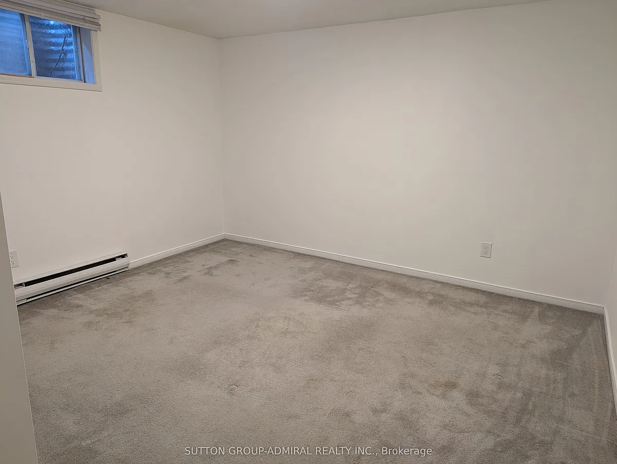 Building Photo - 41 Russfax Dr #BASEMENT