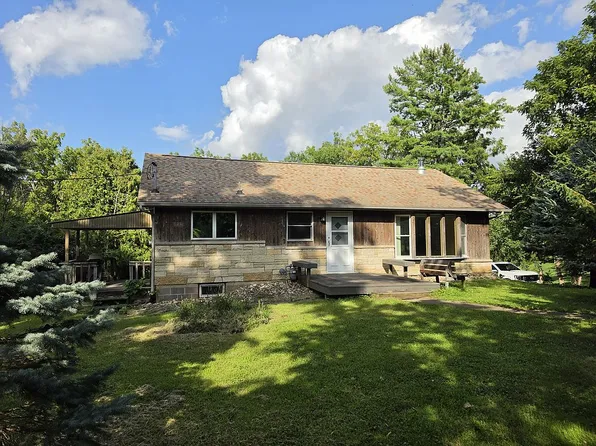 12906 Kennedy Rd, Dubuque, IA 52001