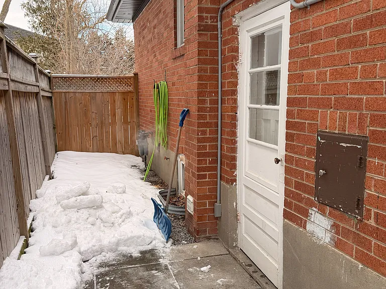 138 Goulding Ave #BASEMENT — Photo 1