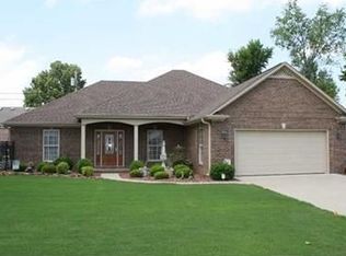 215 Jackson Dr, Muscle Shoals, AL 35661