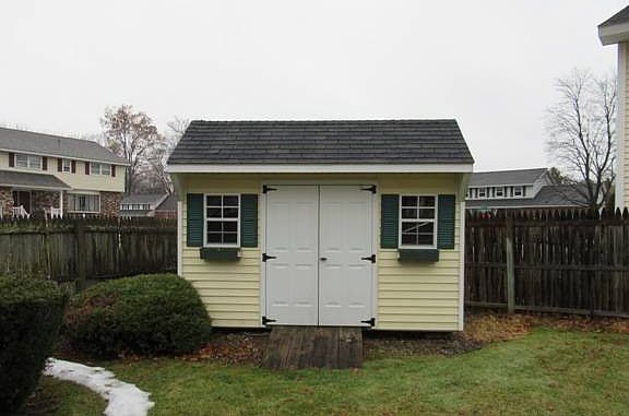 3rd image of 327 Shirlwood Dr