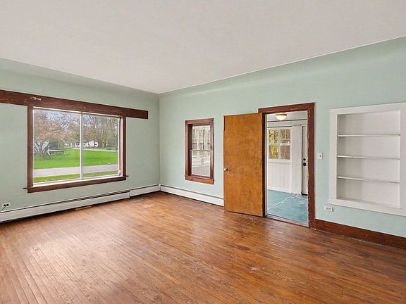 4th image of 282 W Washington St