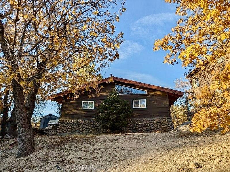1st image of 32996 Maple Ln