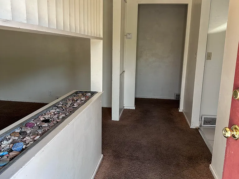 49 Riverside Dr — Photo 3