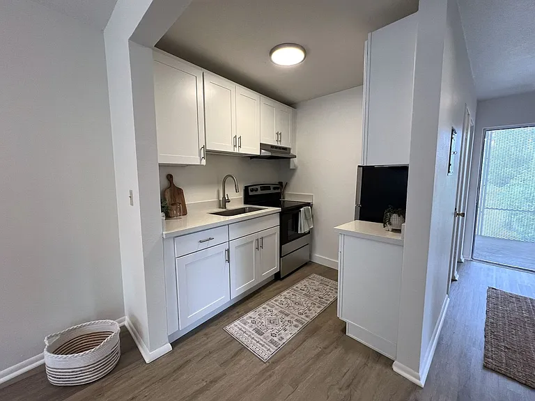 Crescent Apartments — Photo 9