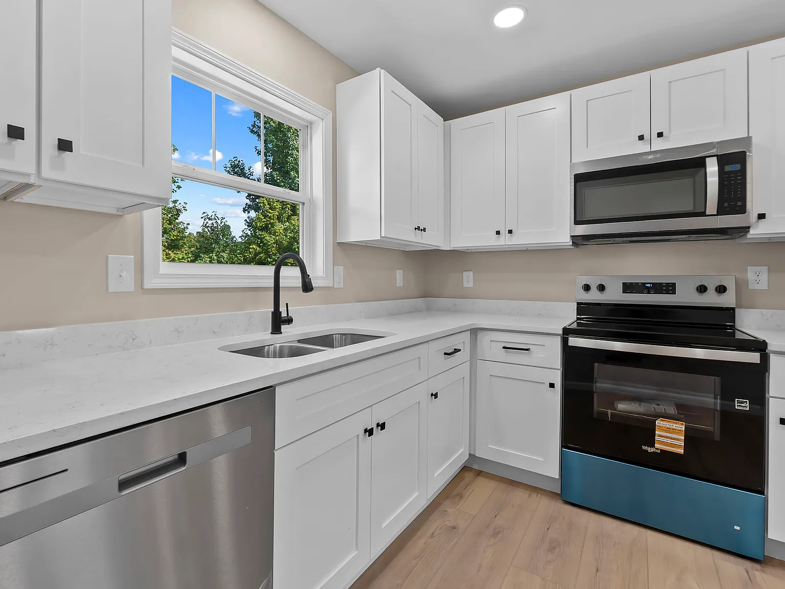 2 bed, 1.5 bath, 1152 sqft, $1,300 — Photo 3