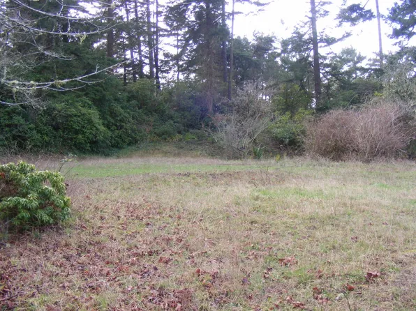 3560 SE Elm St, South Beach, OR 97366