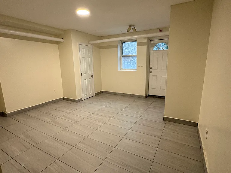 45 Winter Ave #1R — Photo 10