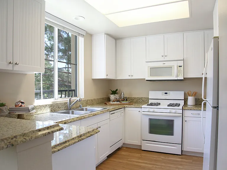 Baypointe Apartment Homes — Photo 18