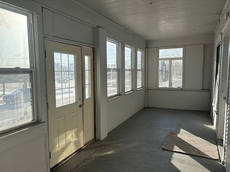 1326 32nd St — Photo 3