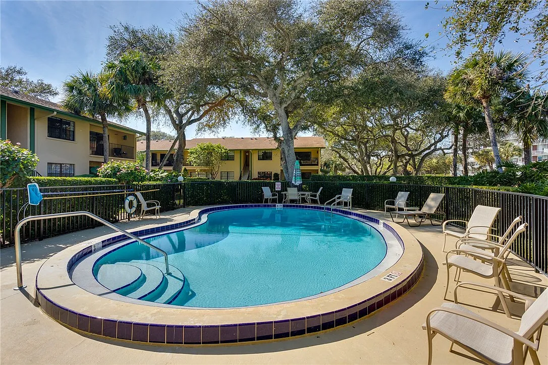 2 bed, $5,000 — Photo 1