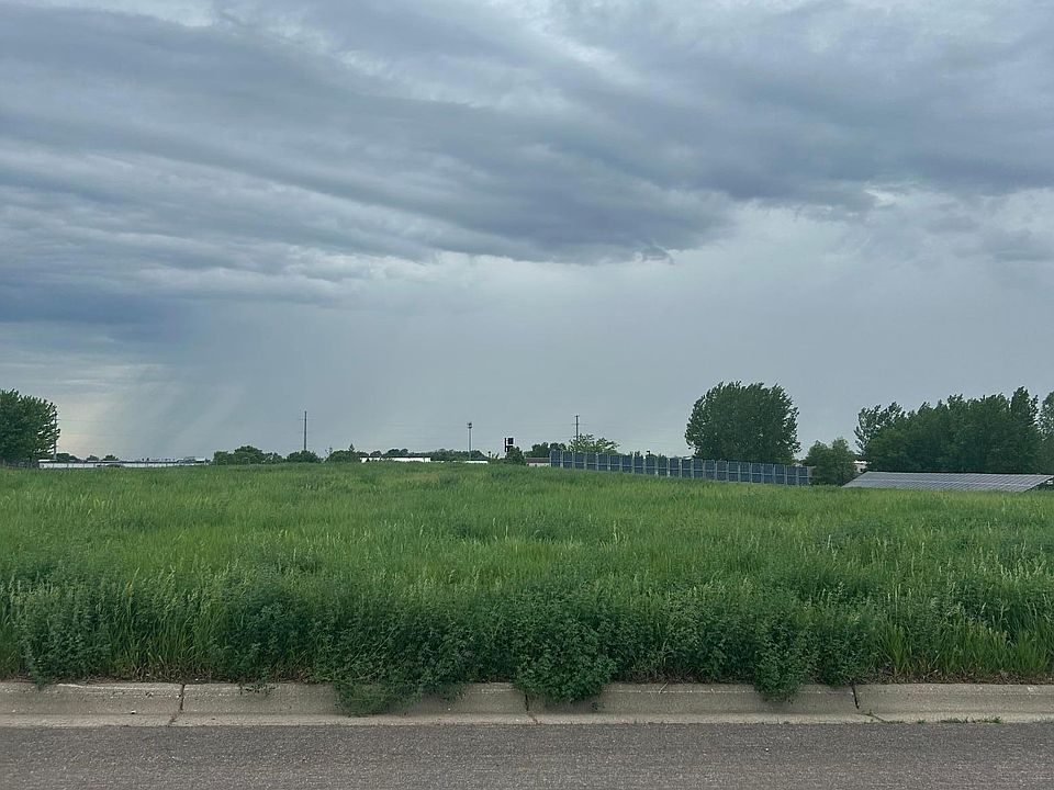 1st image of 1121 Village Cir