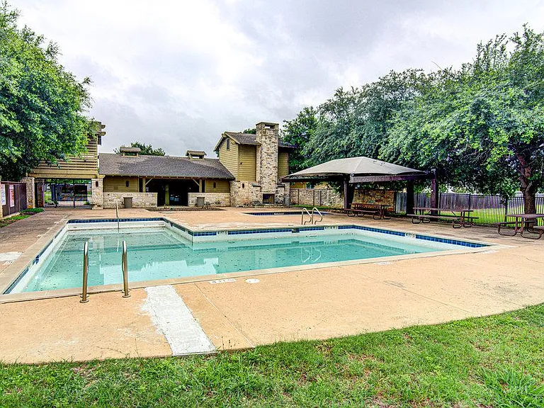 7705 Pebble Creek Dr — Photo 30