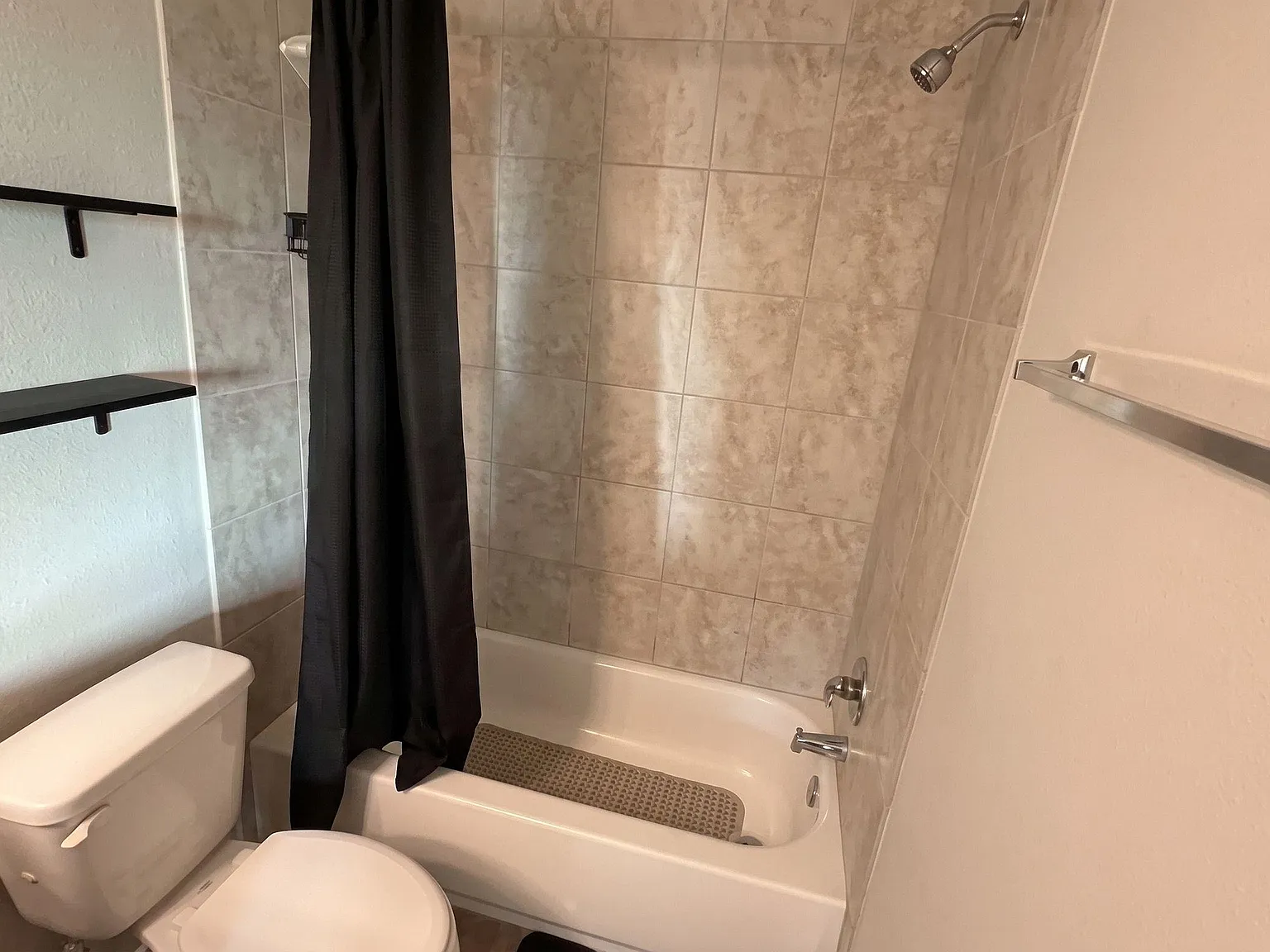 3 bed, 2.0 bath, 1750 sqft, $1,053 — Photo 3