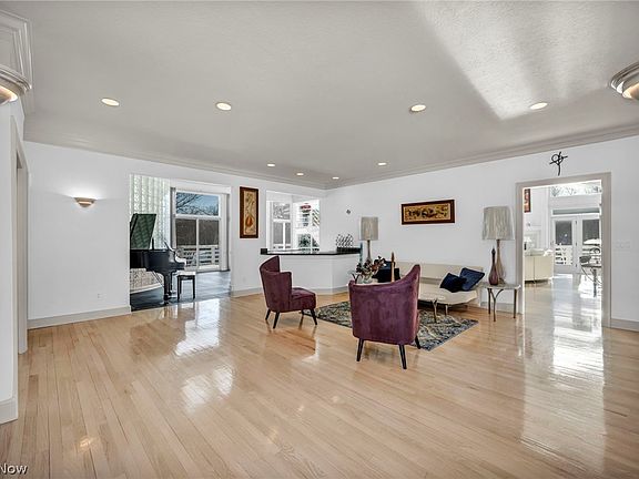 4th image of 8709 Deer Creek Dr