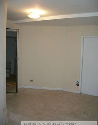 4th image of 936 W Waveland Ave #1
