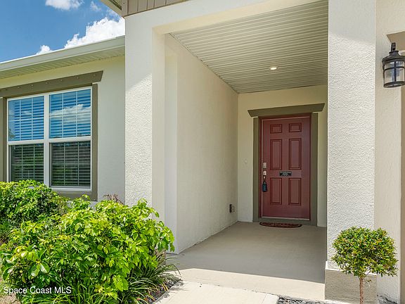 3rd image of 724 San Filippo Dr SE