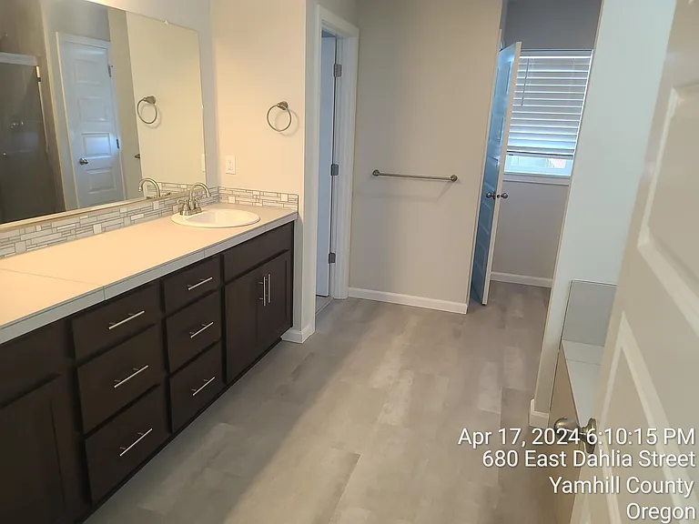 680 Dahlia St — Photo 6