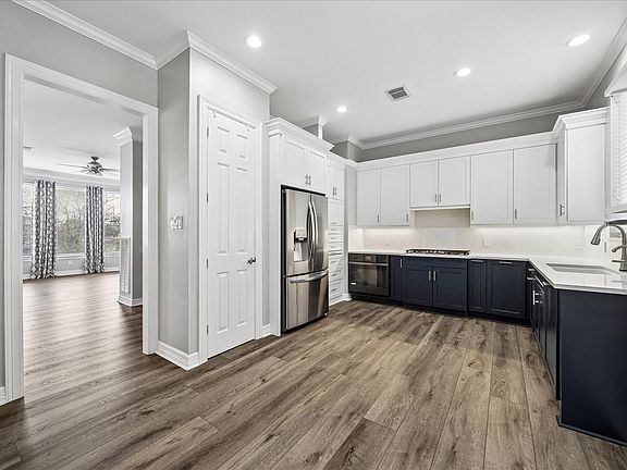 4th image of 2423 Ralph St