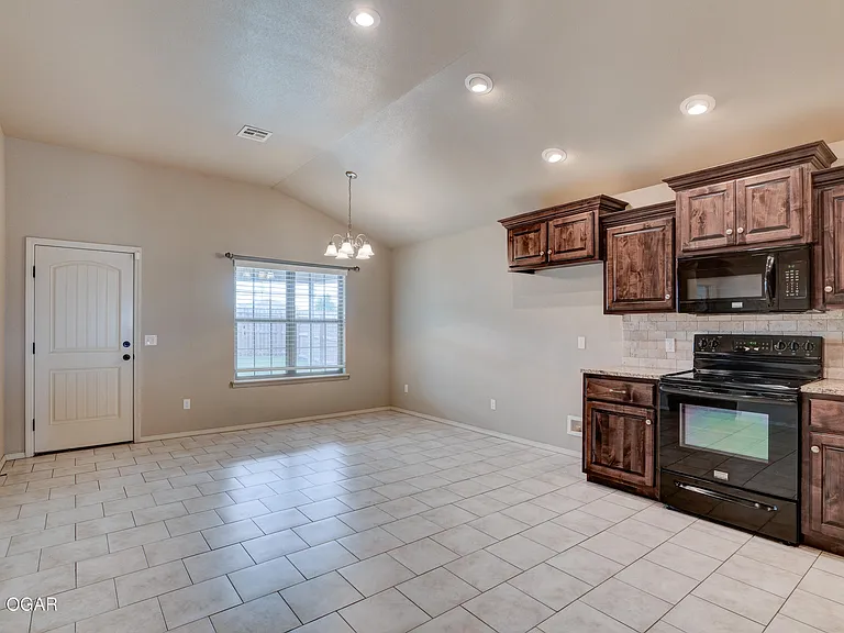 2531 Virginia Ave — Photo 7
