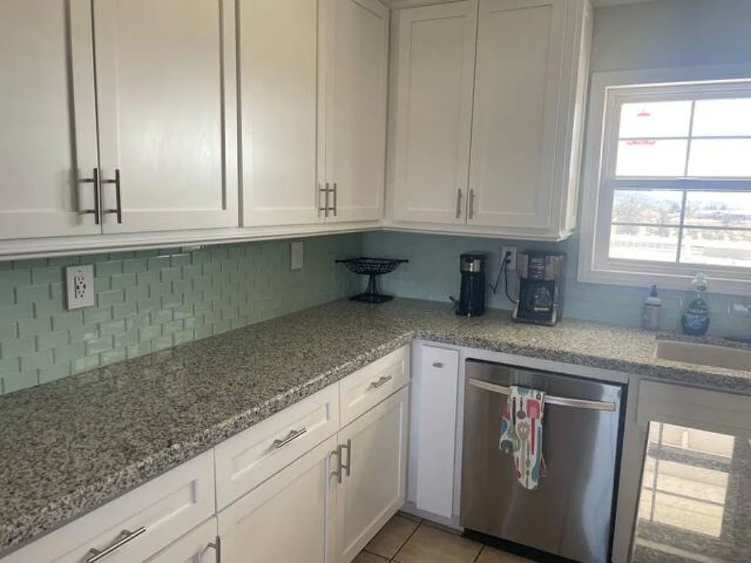 6 bed, 4254 sqft, $6,500 — Photo 2