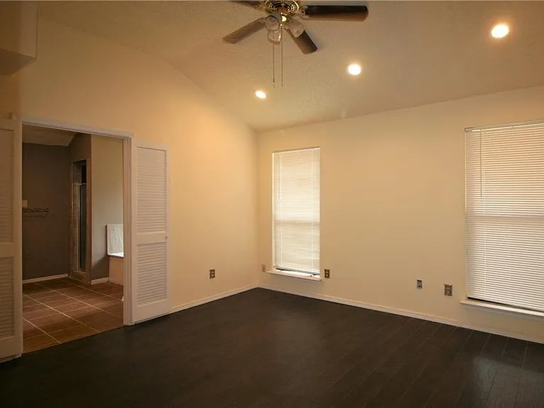 903 Ashmount Ln — Photo 10
