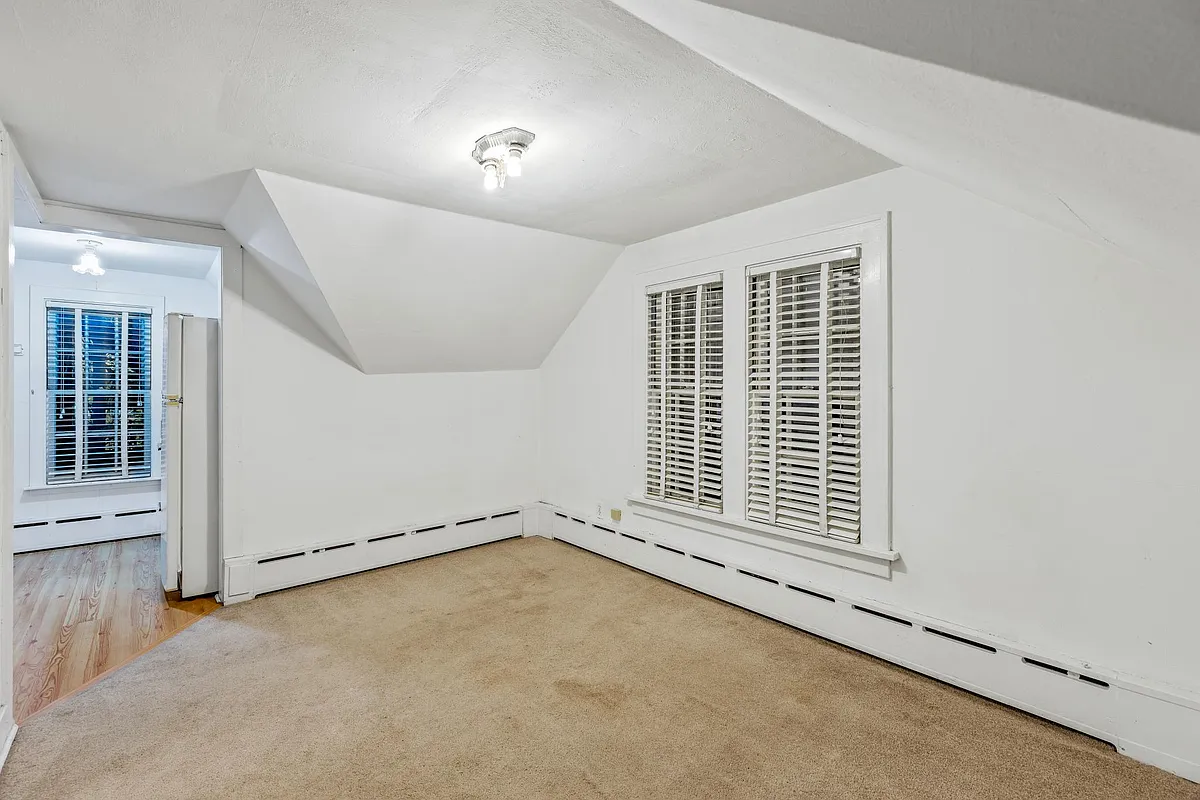 Building Photo - 415 W Judd St #2