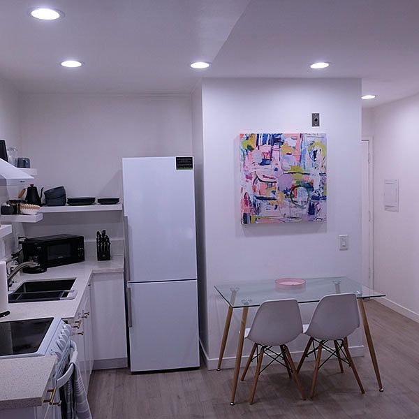 Studio kitchen & dining area